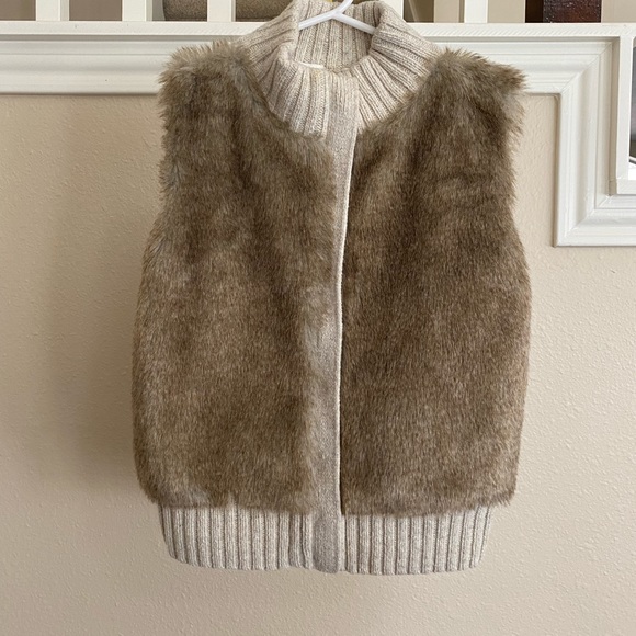 Girls Faux Fur Sweater Vest - Picture 2 of 5